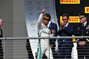 Lewis Hamilton, Mercedes AMG F1, festeggia sul podio