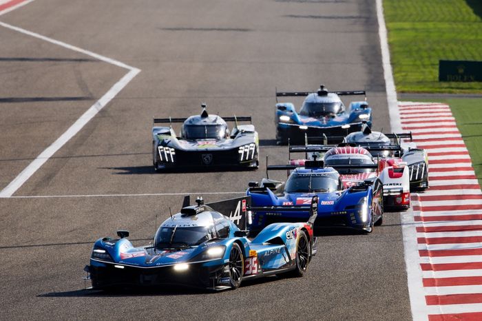 #35 Alpine Endurance Team Alpine A424: Paul-Loup Chatin, Ferdinand Habsburg-Lothringen, Jules Gounon
