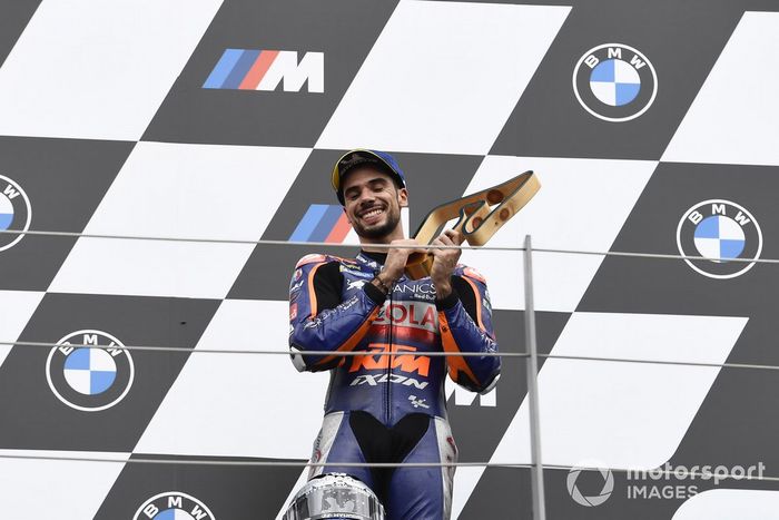 Podio: ganador de la carrera Miguel Oliveira, Red Bull KTM Tech 3
