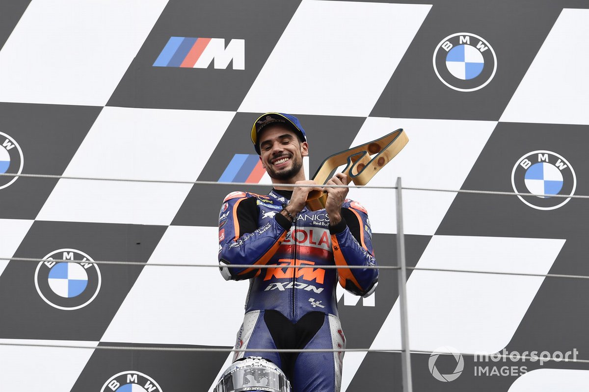 Podio: ganador de la carrera Miguel Oliveira, Red Bull KTM Tech 3