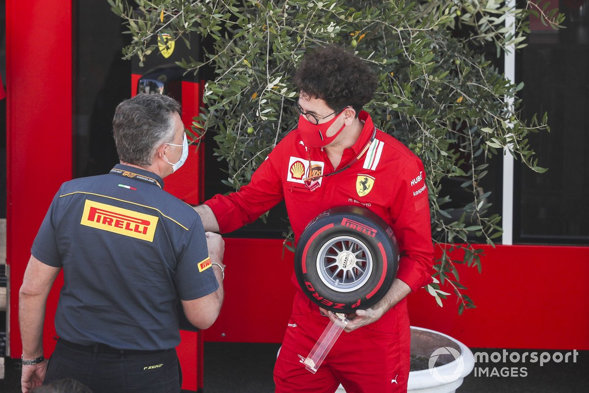 Mario Isola, Racing Manager, Pirelli Motorsport y Mattia Binotto, Team Principal Ferrari
