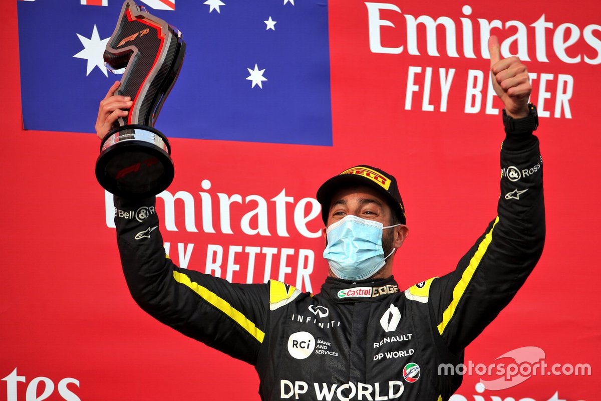 Podio: terzo classificato Daniel Ricciardo, Renault F1 Team