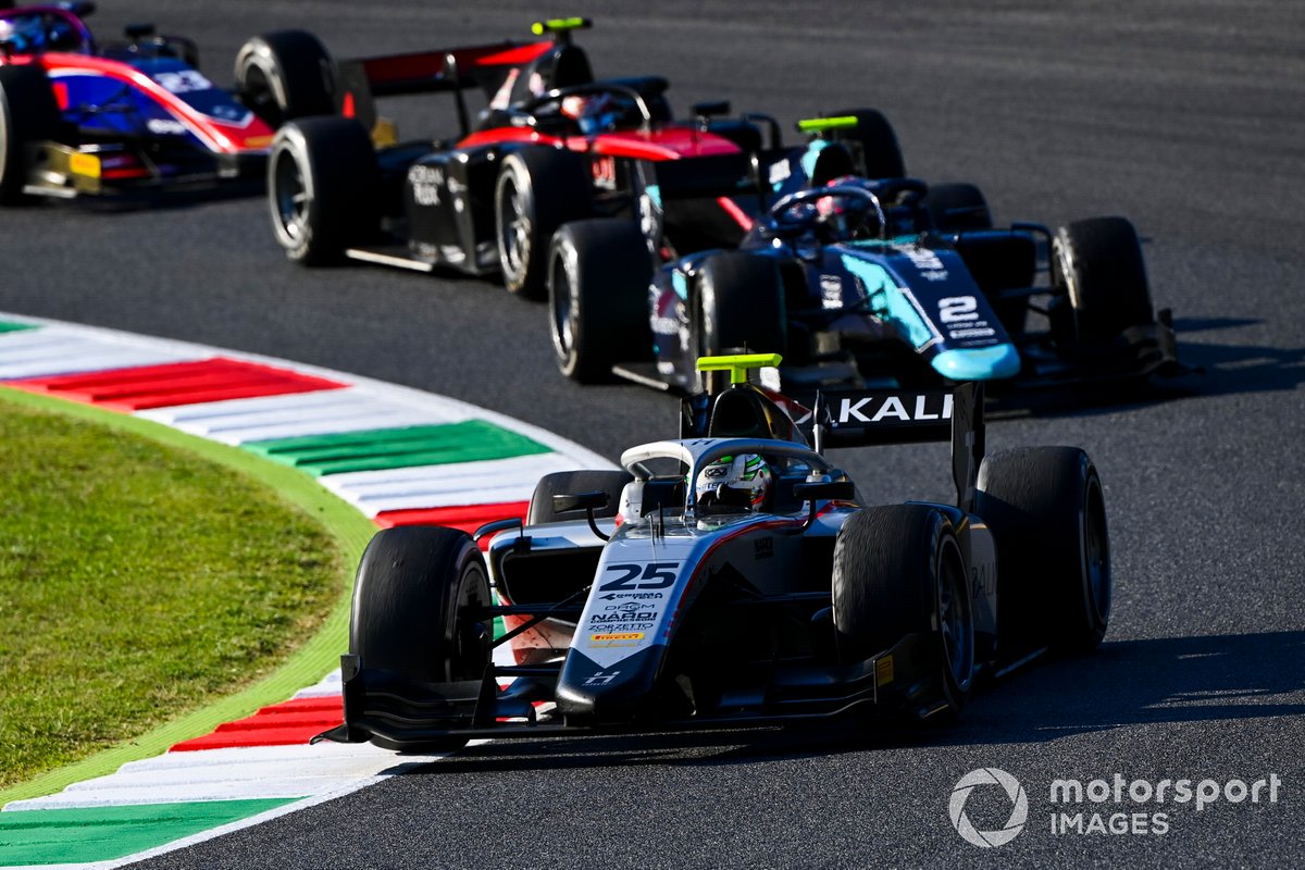 Luca Ghiotto, Hitech Grand Prix, precede Dan Ticktum, Dams, Callum Ilott, UNI-Virtuosi, e Marino Sato, Trident