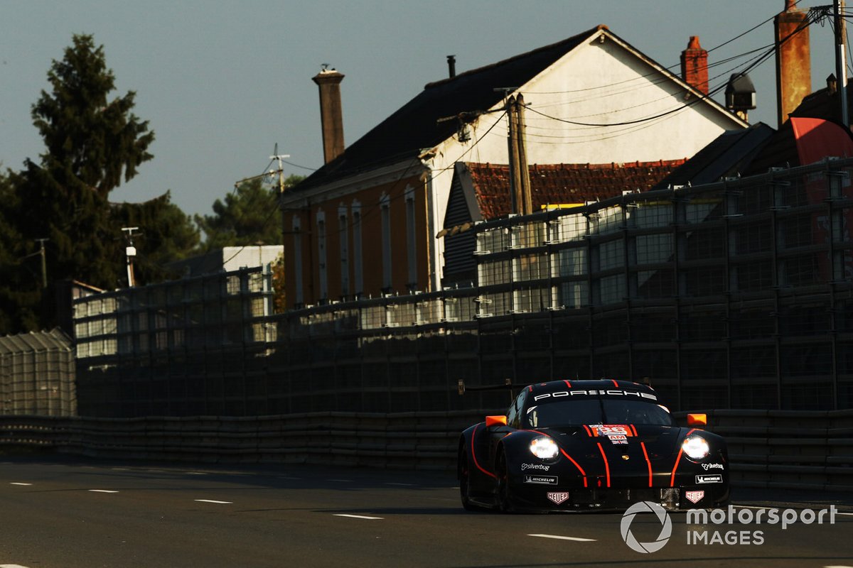 #86 Gulf Racing Porsche 911 RSR: Michael Wainwright, Andrew Watson, Benjamin Barker