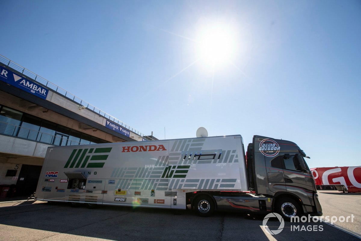 Renntransporter: MIE Racing Honda Team