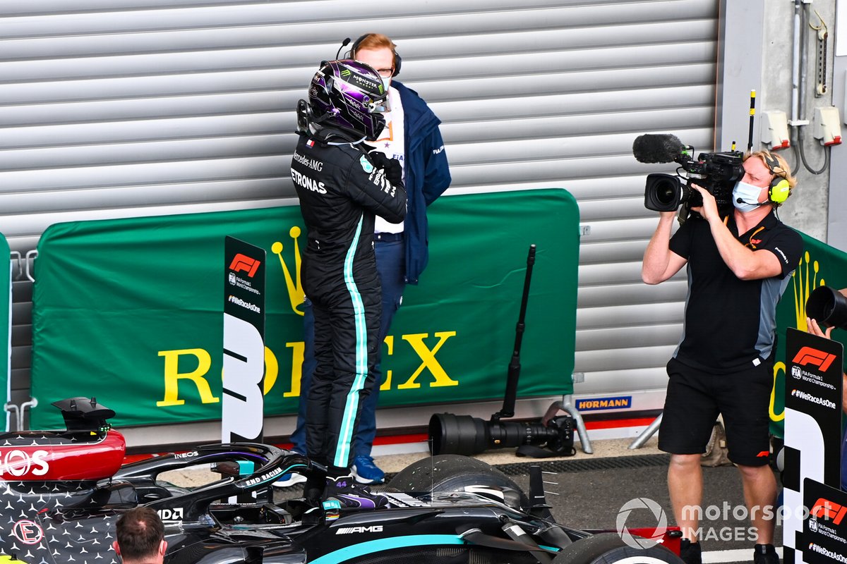 Ganador Lewis Hamilton, Mercedes-AMG F1, celebra en parc ferme