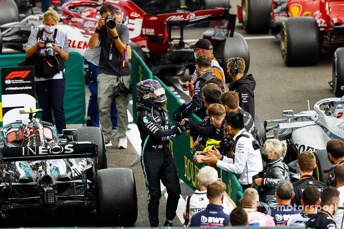 Ganador Lewis Hamilton, Mercedes-AMG F1 celebra en Parc Ferme 