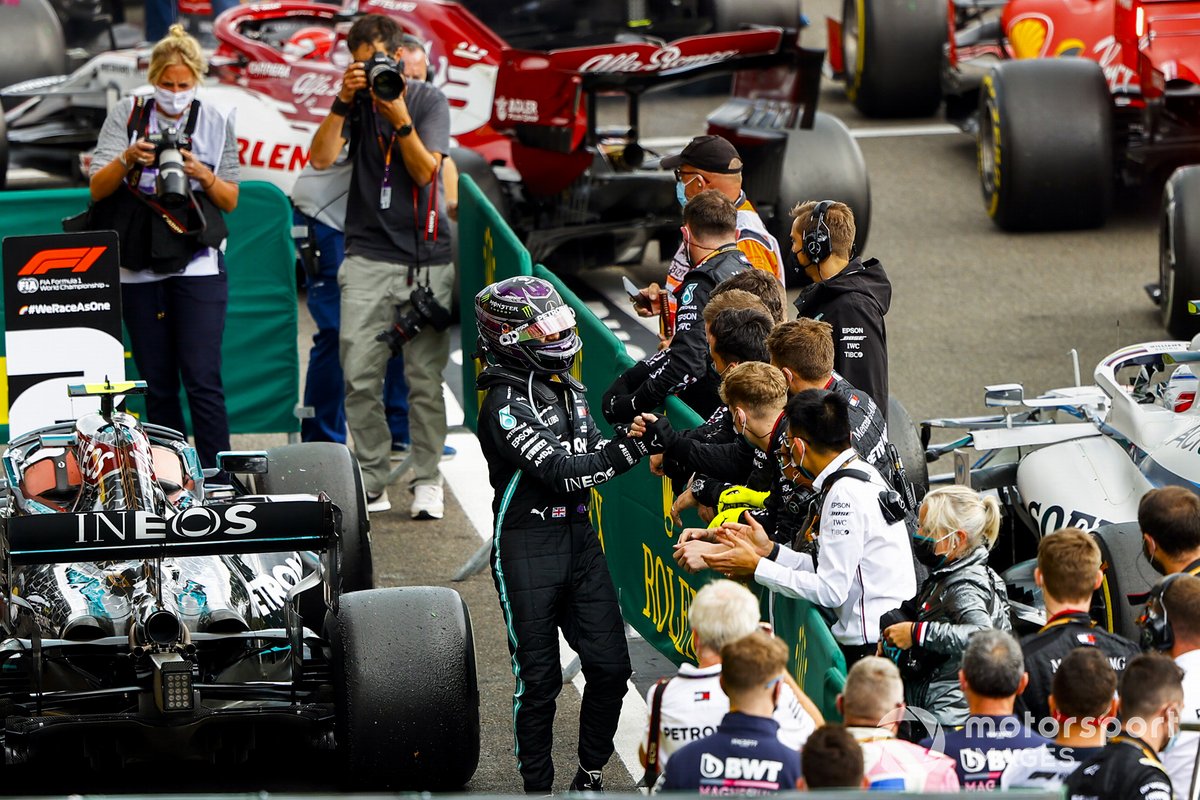Ganador Lewis Hamilton, Mercedes-AMG F1 celebra en Parc Ferme