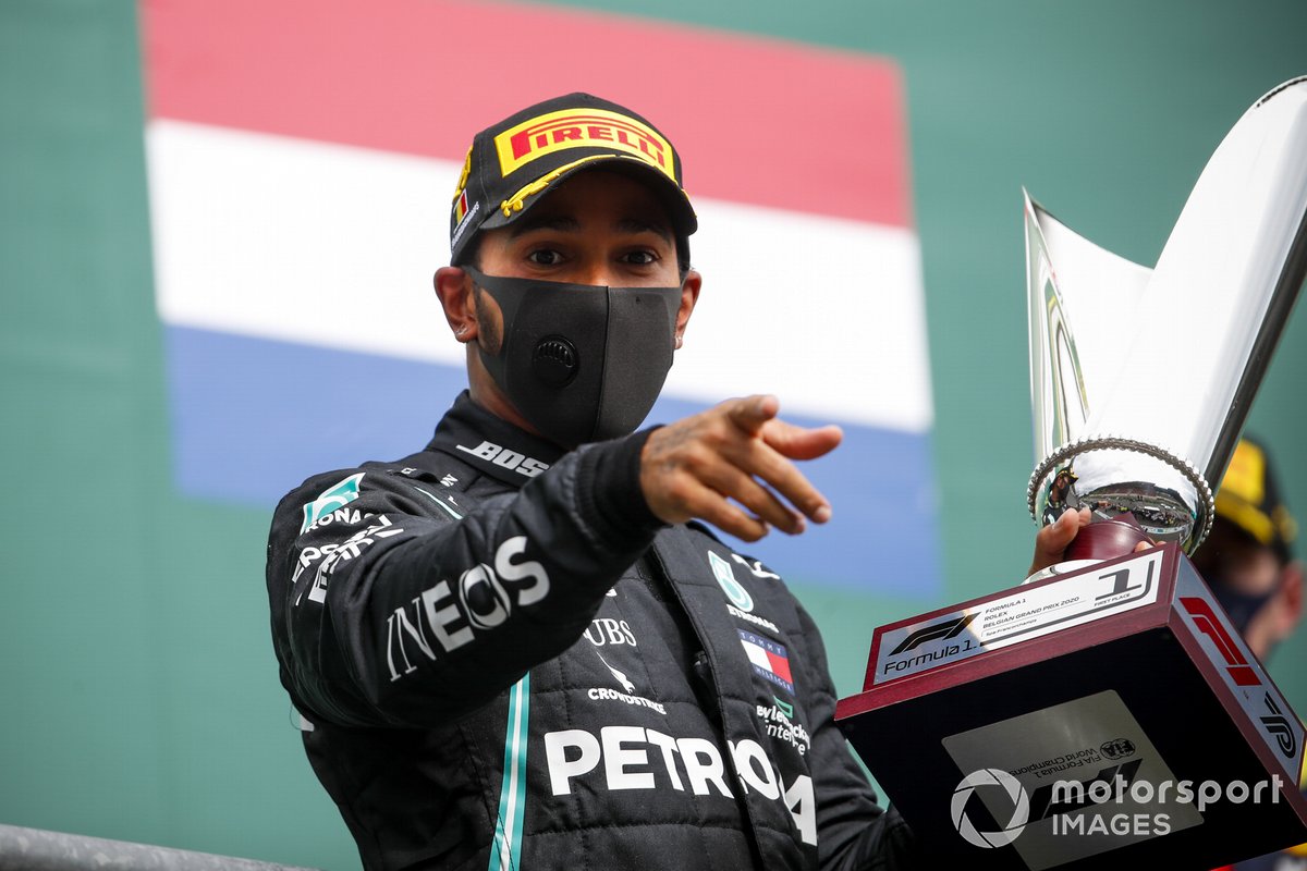 Podio: ganador Lewis Hamilton, Mercedes-AMG F1