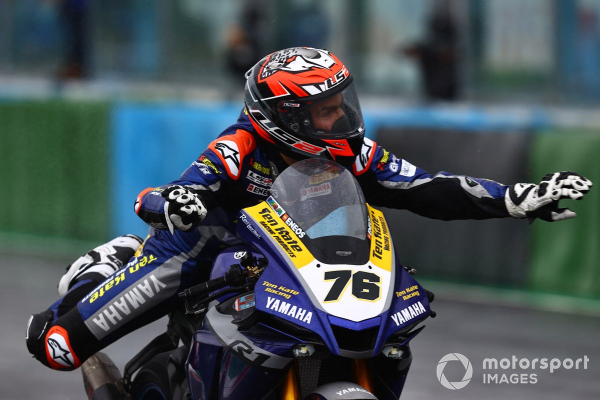 Loris Baz, Ten Kate Racing Yamaha with swimming motions