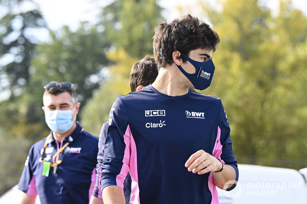 Lance Stroll, Racing Point, cammina sulla pista
