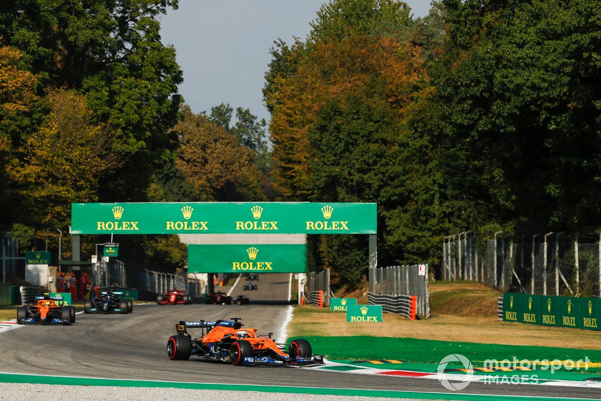 Lando Norris, McLaren MCL35M, Daniel Ricciardo, McLaren MCL35M