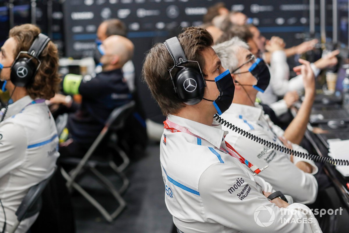 Toto Wolff (jefe de equipo, CEO, Mercedes AMG) en el garaje