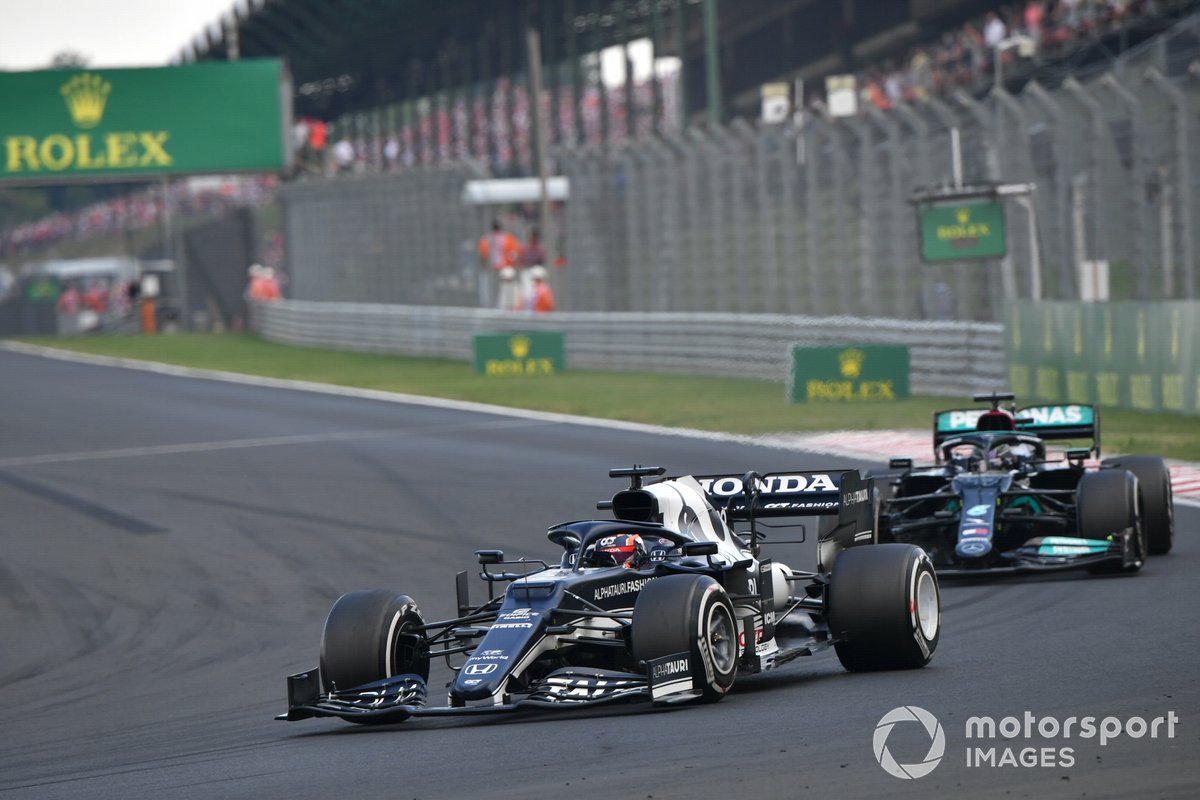 Yuki Tsunoda, AlphaTauri AT02, Lewis Hamilton, Mercedes W12