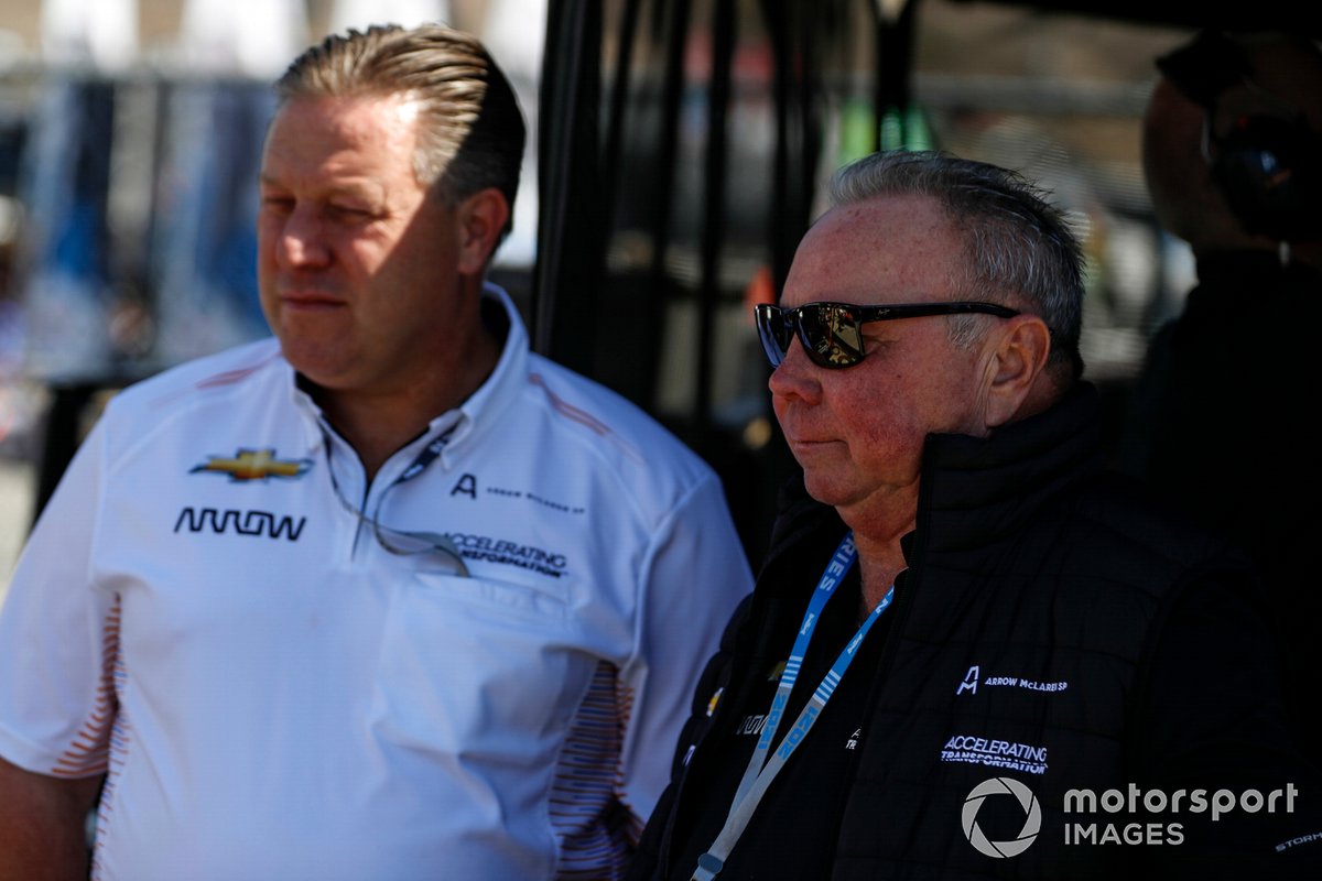 Zak Brown, director general de Arrow McLaren SP, y Ric Petersen, propietario del equipo