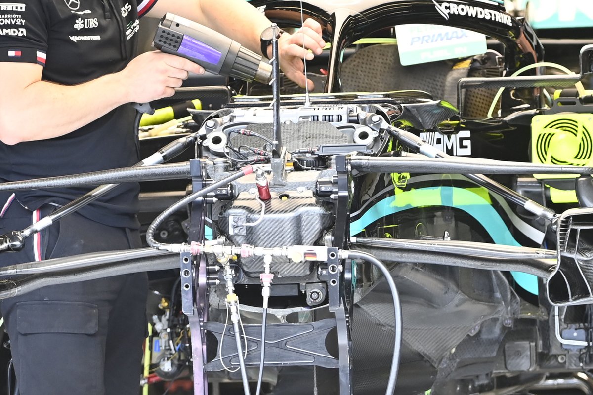 Mercedes W12 detail