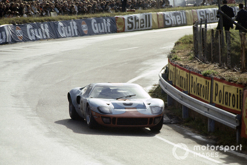 #9 Ford GT40: Pedro Rodriguez, Lucien Bianchi