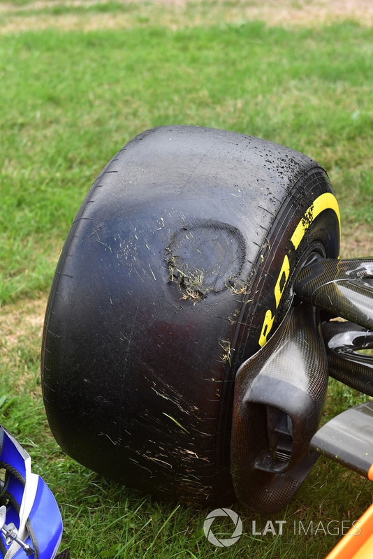 Flat spot on the front Pirelli tyre of Stoffel Vandoorne, McLaren MCL33 after crashing in FP3