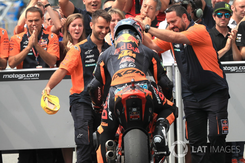 Il vincitore della gara Miguel Oliveira, Red Bull KTM Ajo