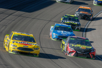 Martin Truex Jr., Furniture Row Racing, Toyota Camry 5-hour ENERGY, Joey Logano, Team Penske, Ford Fusion Shell Pennzoil