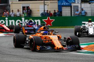 Fernando Alonso, McLaren MCL33, leads Charles Leclerc, Sauber C37, and Pierre Gasly, Toro Rosso STR13