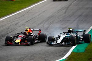 Max Verstappen, Red Bull Racing RB14 Tag Heuer, en lutte avec Valtteri Bottas, Mercedes AMG F1 W09