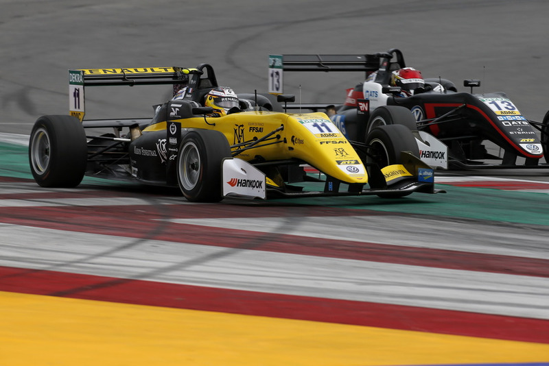 Sacha Fenestraz, Carlin Dallara F317 - Volkswagen, Fabio Scherer, Motopark Dallara F317 - Volkswagen