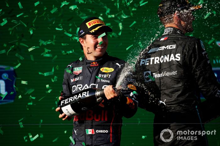 Podio: segundo lugar Sergio Pérez, Red Bull Racing, tercer lugar George Russell, Mercedes-AMG