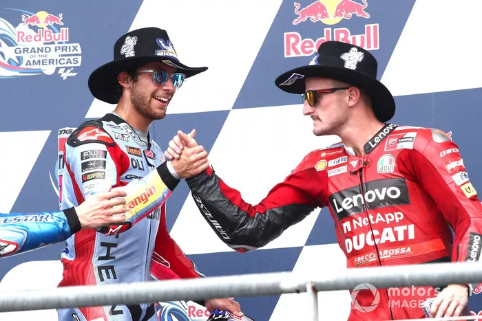 Podio: ganador Enea Bastianini, Gresini Racing, tercer lugar Jack Miller, Ducati Team