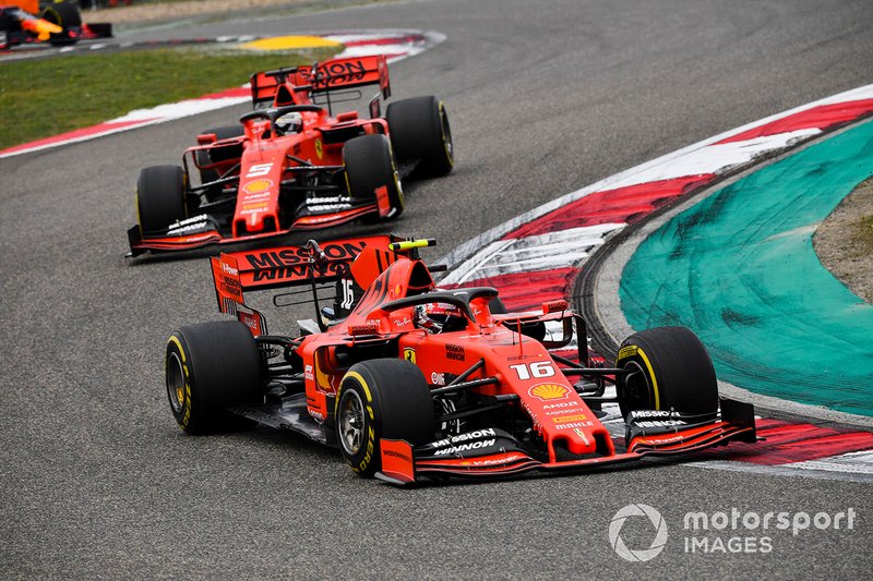 O piloto monegasco ficou à frente do alemão e logo foi instruído a acelerar mais para que uma nova ordem não fosse dada. "Precisamos ir mais rápidos, senão vamos deixar Sebastian passar. Leclerc: OK, vamos ver em duas voltas."
