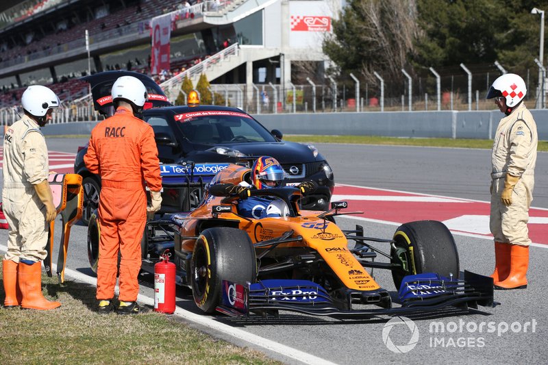 Carlos Sainz Jr., McLaren MCL34 stops on track