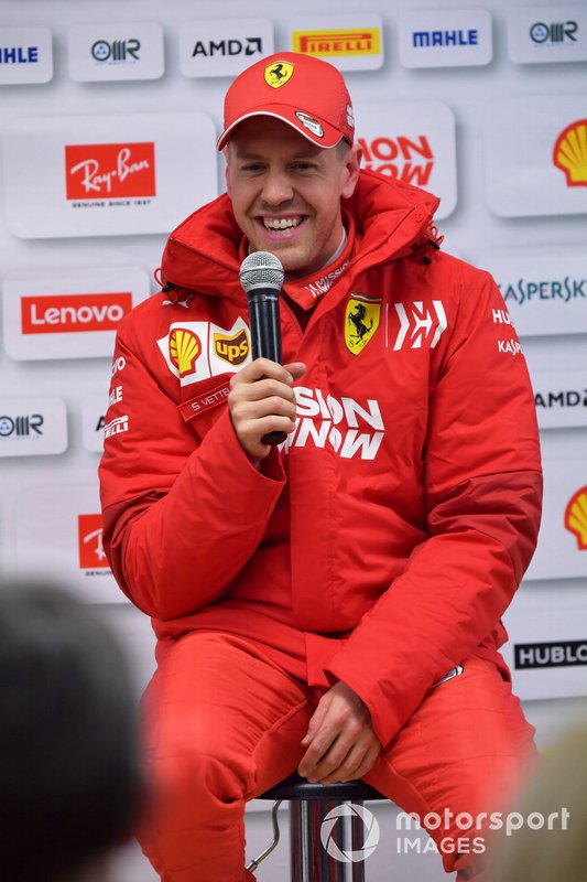 Sebastian Vettel, Ferrari, parla con i media
