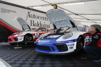Porsche nel garage