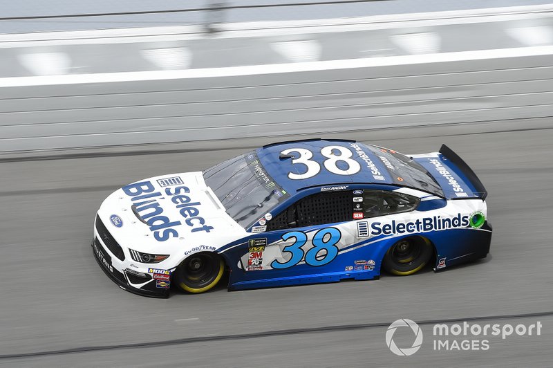 24. David Ragan, Front Row Motorsports, Ford Mustang Select Blinds