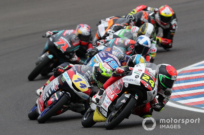 Tatsuki Suzuki, SIC58 Squadra Corse, se fue al suelo a falta de 5 vueltas cuando iba líder