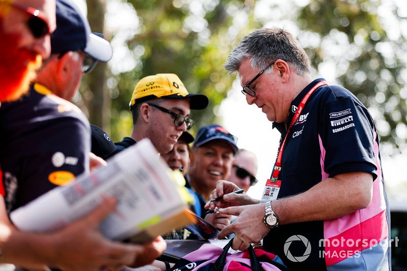 Otmar Szafnauer, Chief Operating Officer, Racing Point, signs autographs for fans