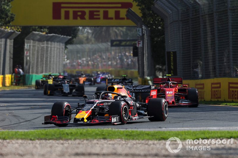 Max Verstappen, Red Bull Racing RB15, Charles Leclerc, Ferrari SF90, y Kevin Magnussen, Haas F1 Team VF-19