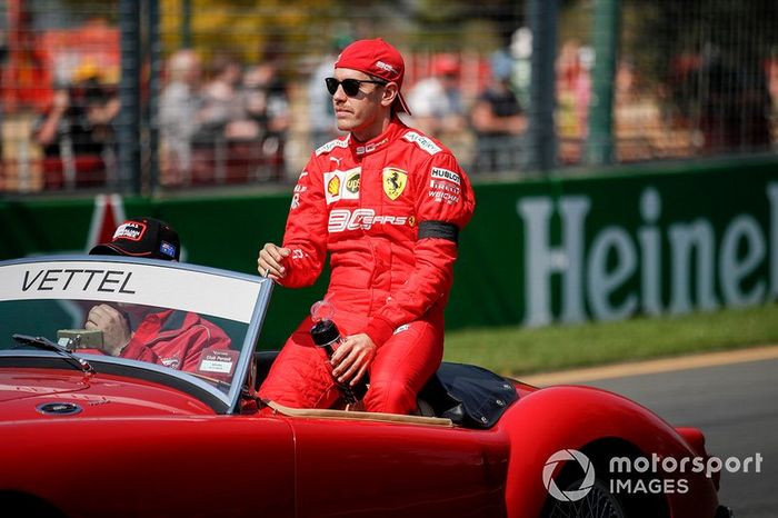 Sebastian Vettel, Ferrari, en el desfile de pilotos