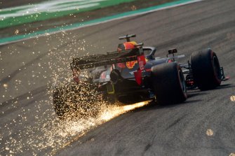 Vonken bij Max Verstappen, Red Bull Racing RB15