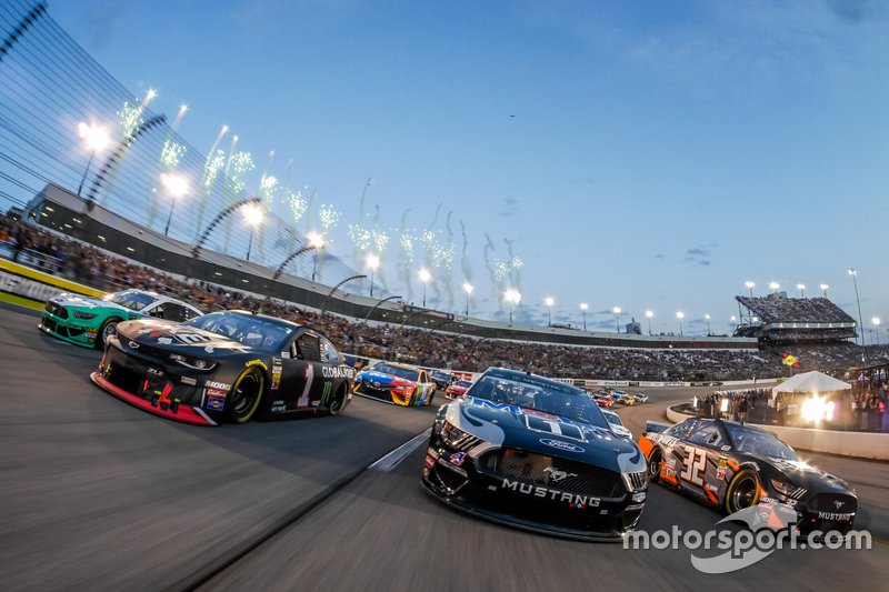 Kevin Harvick, Stewart-Haas Racing, Ford Mustang Mobil 1; Kurt Busch, Chip Ganassi Racing, Chevrolet Camaro Global Poker; Corey LaJoie, Go FAS Racing, Ford Mustang CorvetteParts.net; Ryan Blaney, Team Penske, Ford Mustang MoneyLion