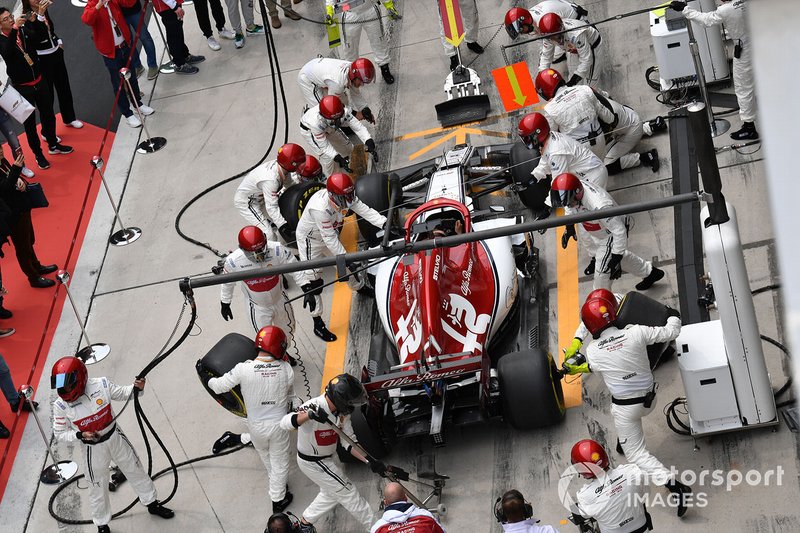 Sauber pit ekibi, Kimi Raikkonen, Alfa Romeo Racing C38 ile antrenman yapıyor