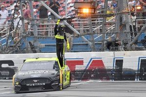 Race Winner Ryan Blaney, Team Penske, Ford Mustang