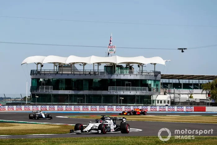 Daniil Kvyat, AlphaTauri AT01, Nicholas Latifi, Williams FW43, Max Verstappen, Red Bull Racing RB16