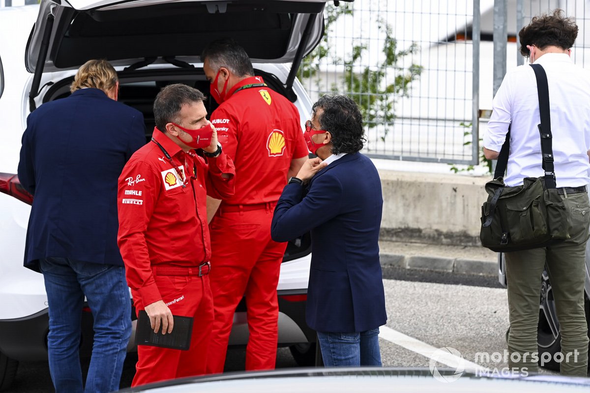 Laurent Mekies, Director Deportivo de Ferrari, llega al circuito