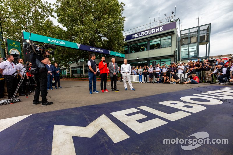 Michael Masi, (F1 Direttore di gara) della FIA, Chase Carey, CEO della F1, Andrew Westacott (CEO), Paul Little (Presidente) del Australian Grand Prix Corporation