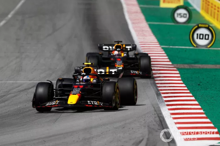 Sergio Pérez, Red Bull Racing RB18, Max Verstappen, Red Bull Racing RB18 