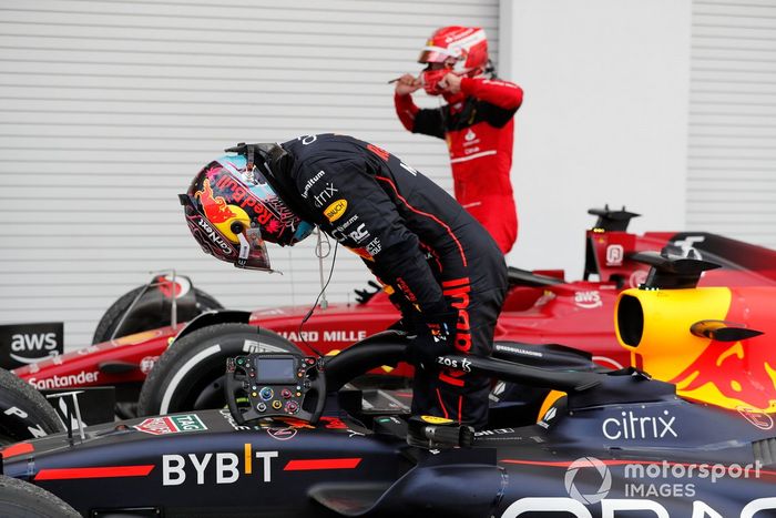 Ganador Max Verstappen, Red Bull Racing, llega al Parc Ferme