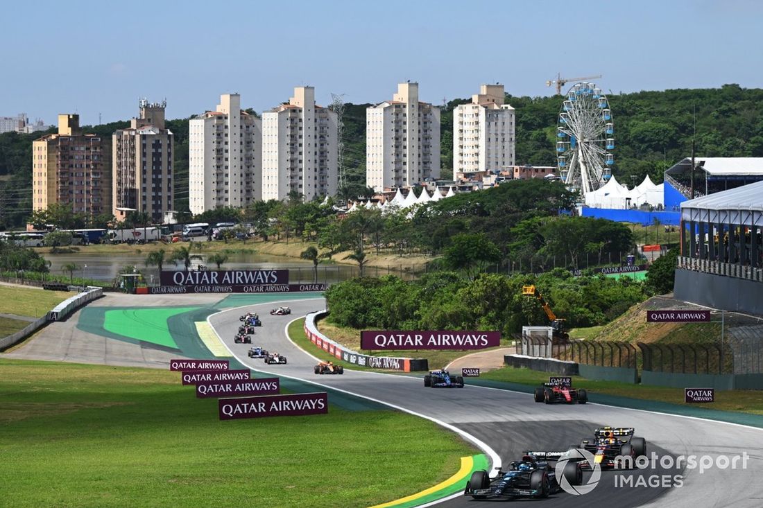 George Russell, Mercedes F1 W14, Sergio Pérez, Red Bull Racing RB19, Carlos Sainz, Ferrari SF-23