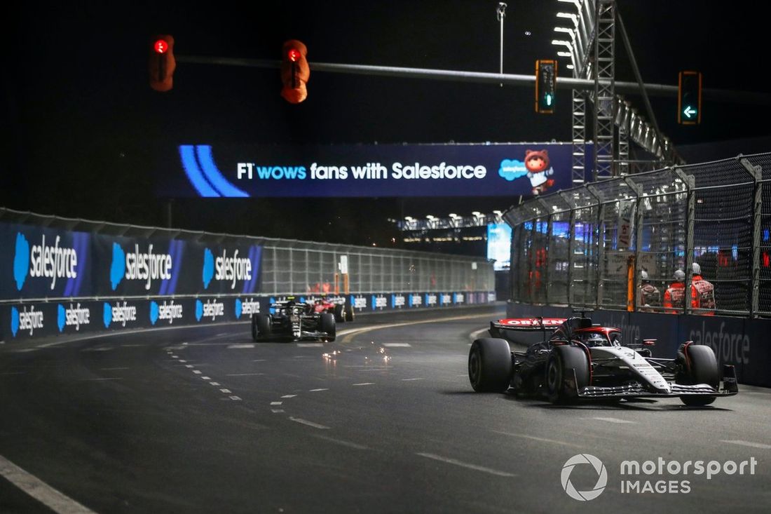 Daniel Ricciardo, AlphaTauri AT04, Zhou Guanyu, Alfa Romeo C43, Carlos Sainz, Ferrari SF-23