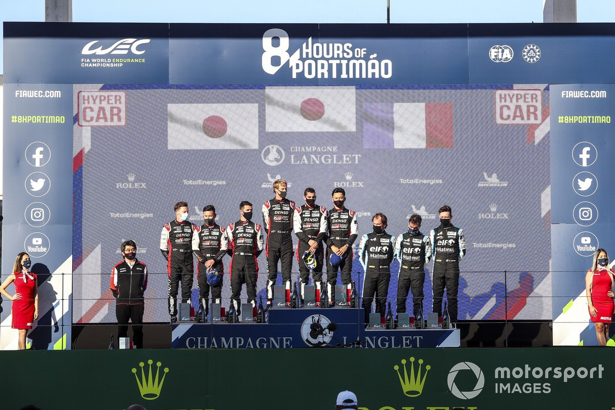 Podio Hypercar: #7 Toyota Gazoo Racing Toyota GR010 - Hybrid: Mike Conway, Kamui Kobayashi, José María López, ganadores #8 Toyota Gazoo Racing Toyota GR010 - Hybrid: Sebastien Buemi, Kazuki Nakajima, Brendon Hartley, #36 Alpine Elf Matmut Alpine 480 Gibson: Andre Negrao, Nicolas Lapierre, Matthieu Vaxiviere